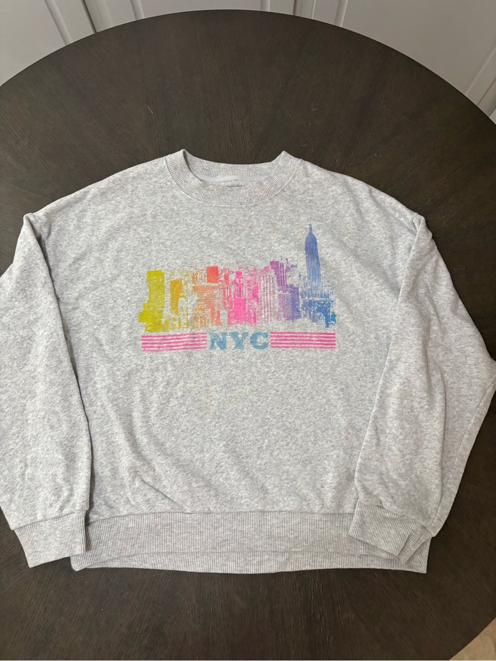 American Eagle Outfitters Gray Crewneck with Multicolor NYC Skyline